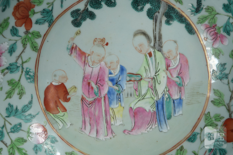 清 粉彩龙穿花人物折沿盆 - 图12